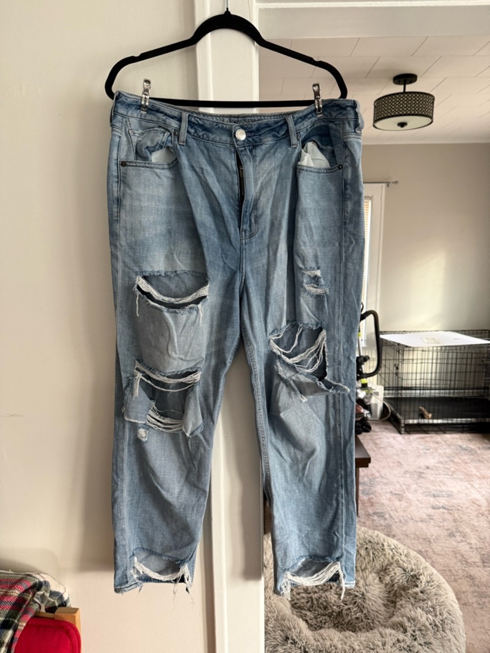 American Eagle Outfitters Light Wash Ripped Boyfriend Jeans